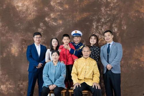 火国爆料全家福视频,家族成员齐聚一堂，温馨瞬间感动网友